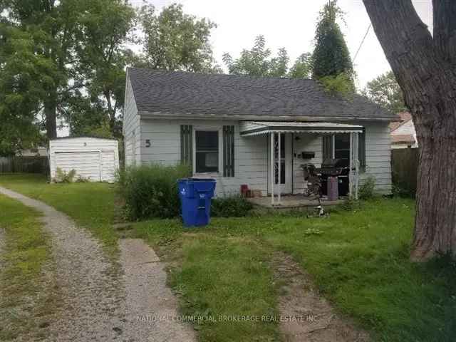 Charming Bungalow Near Downtown Single Garage Four Car Parking