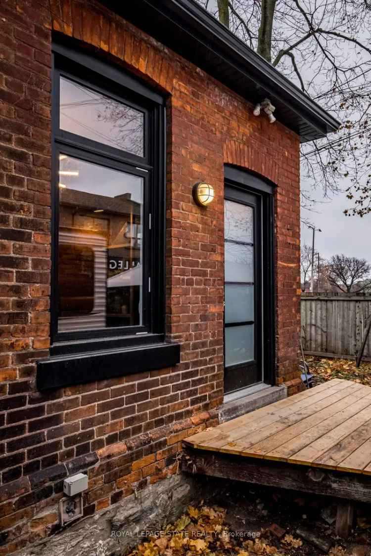 Townhouse For Sale in Oshawa, Ontario