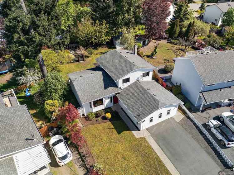 Family Home near Diver Lake 4 Bed 3 Bath Plus Suite