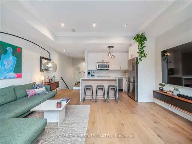 Luxury King West Townhouse 2000+ sq ft Furnished 4 Floors Balcony Rooftop Patio