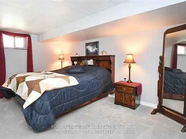 House For Sale in Thames Centre, Ontario