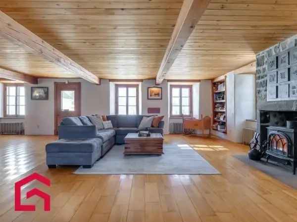 Hobby Farm for Sale Montérégie  250K+ sq ft Lot Horses Pool