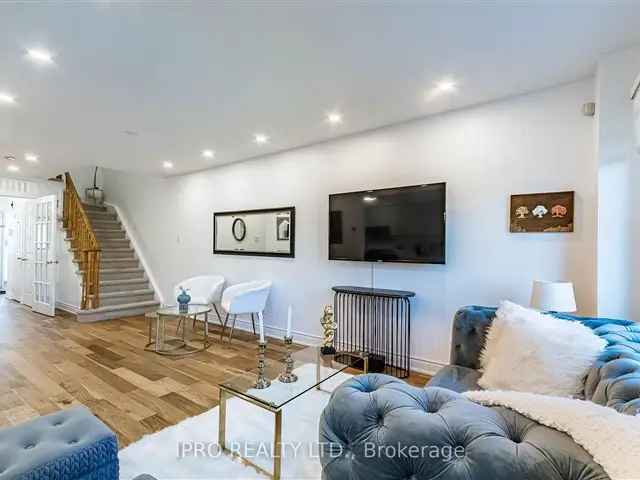 Updated 3 Bedroom Freehold Townhome in Desirable Lisgar