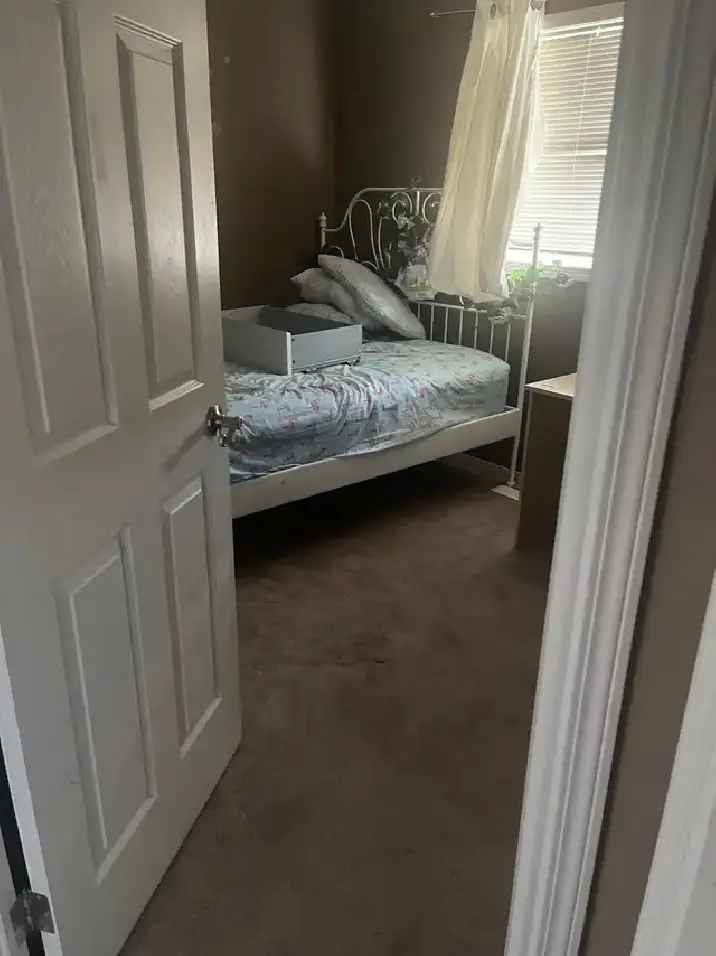 Room for rent in Airdrie Canals - Furnished Shared Accommodation