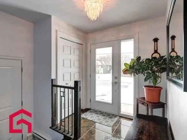 Two Storey House for Sale in Estrie 5 Bedrooms Heated Pool