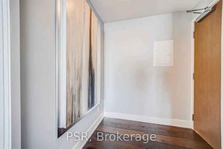 Rent 2 Bedroom Corner Suite in Yorkville with Panoramic City Views