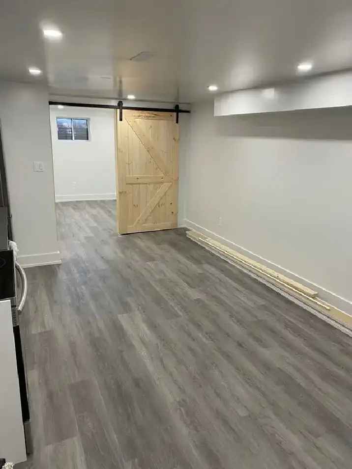 Self Contained Cozy One Bedroom Basement Apartment
