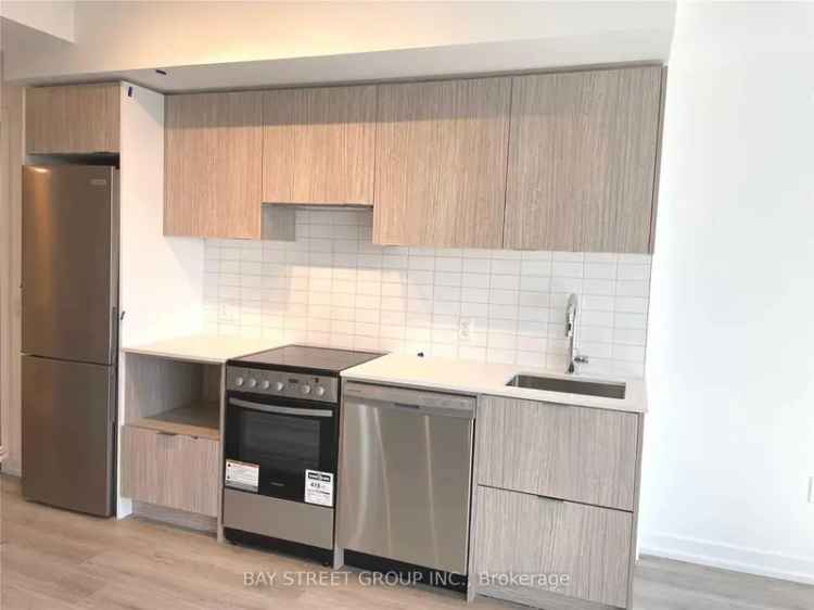 Lease Large One Bedroom Condo With City View Near Subway Station