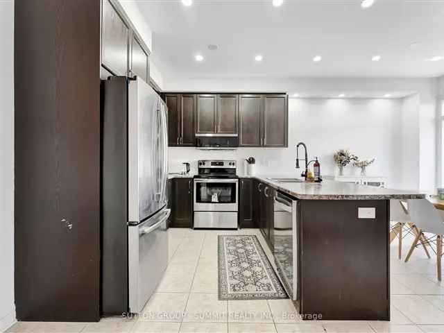 Stunning 3-Bedroom Townhome Near Highways 403 and 401