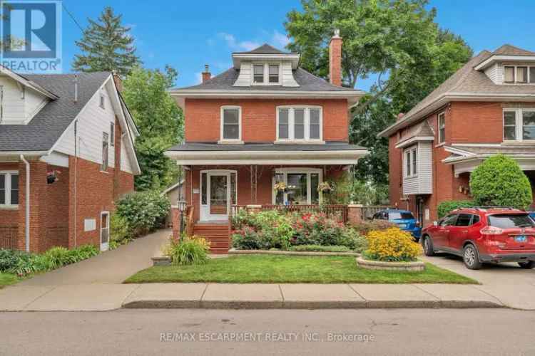 Stunning 4-Bedroom Home near Escarpment Gage Park