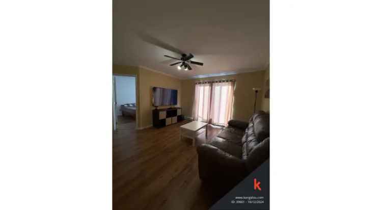 4 1/2 Condo for Rent - Hardwood Floors, Balcony, Parking