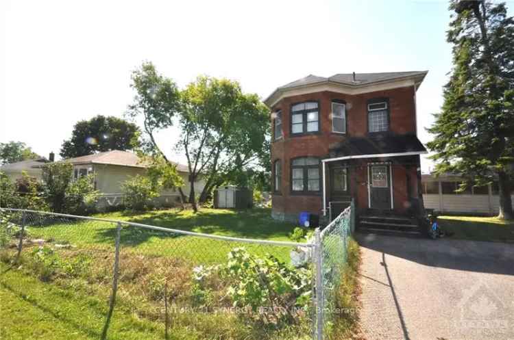 House For Sale in Smiths Falls, Ontario