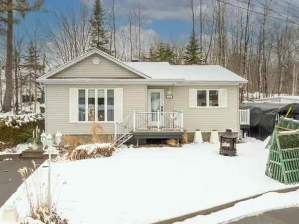 Bungalow for Sale Quebec North Shore 2 bed 2 bath Lac Saint Joseph