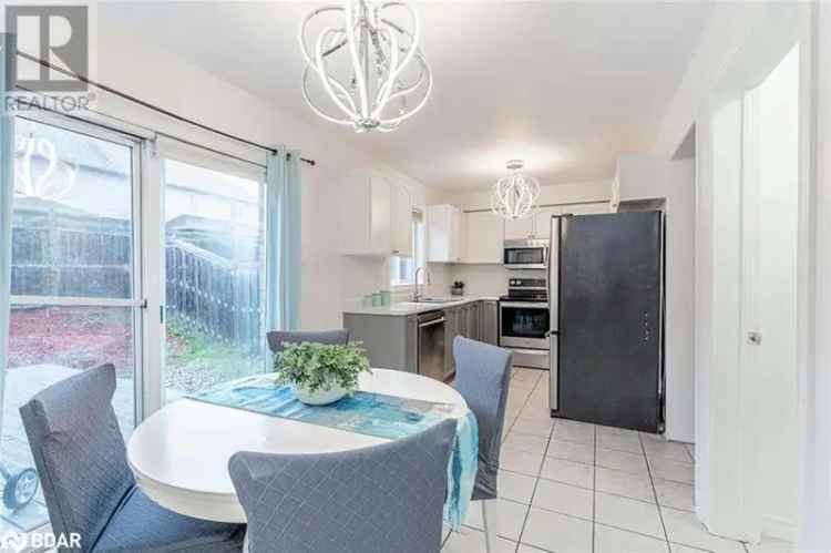 Updated Barrie Townhome Family Friendly Holly Neighbourhood