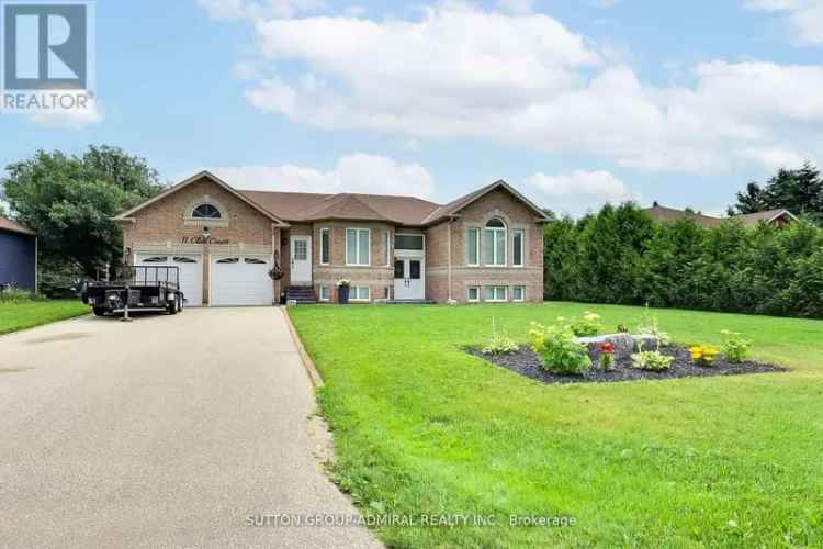 Wasaga Sands Estates Home - Updated Kitchen, Ravine Backyard