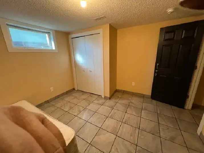 Room for student $600