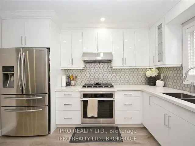 Fabulous Renovated Semi-Detached House West Oak Trails