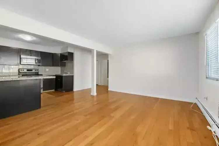 Downtown Regina 1-Bedroom Suite near Central Park