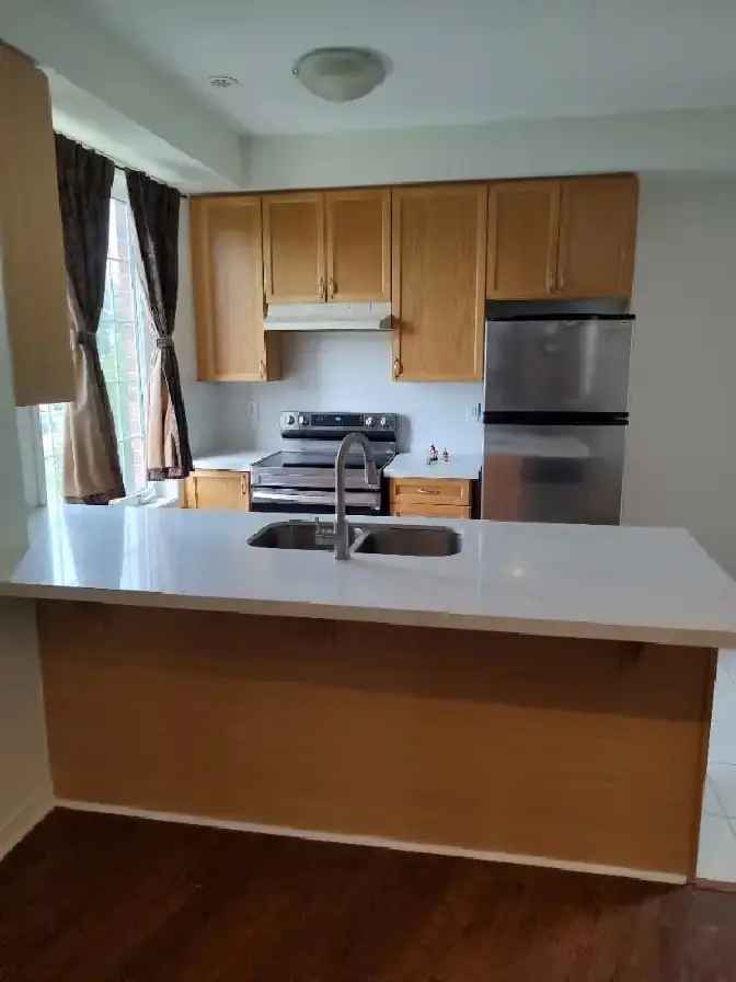 Spacious Townhouse In Highland Creek For Rent Near Ammenties