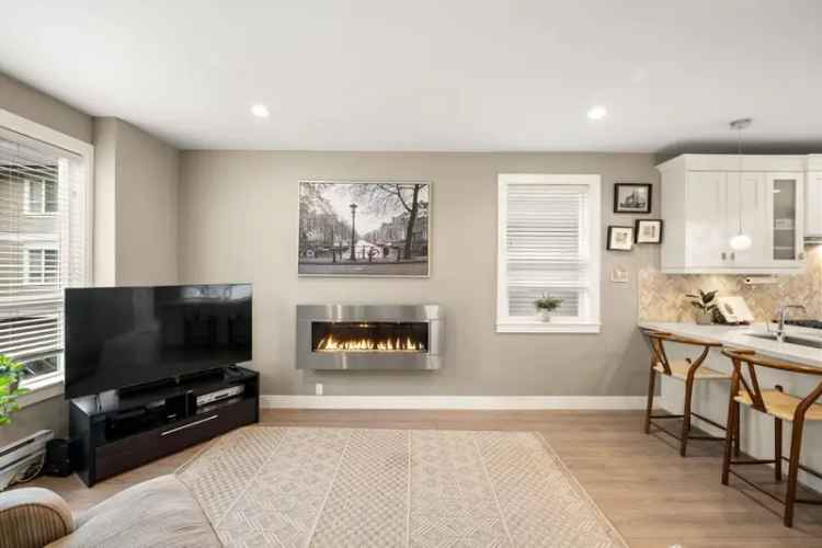 Ladner Village Townhouse: Modern 2-Bedroom, 3-Bathroom End Unit