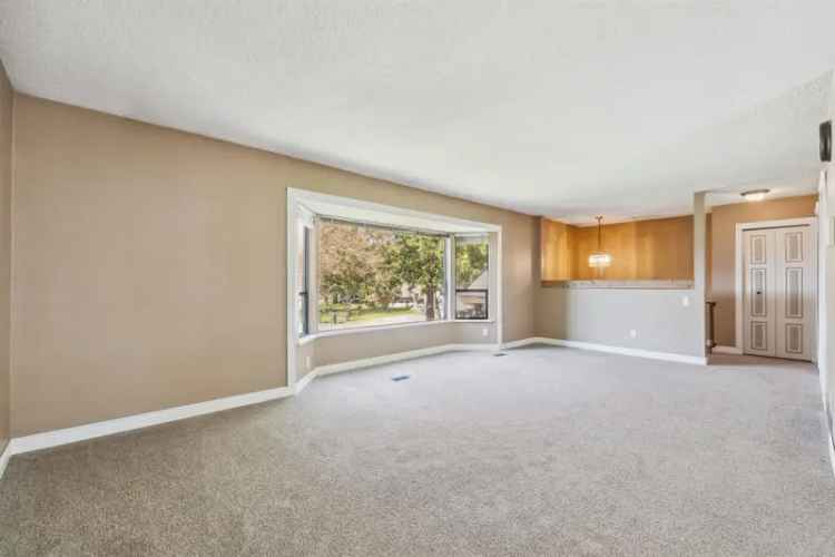 Cloverdale 3 Bed 2 Bath Home for Sale R2992690