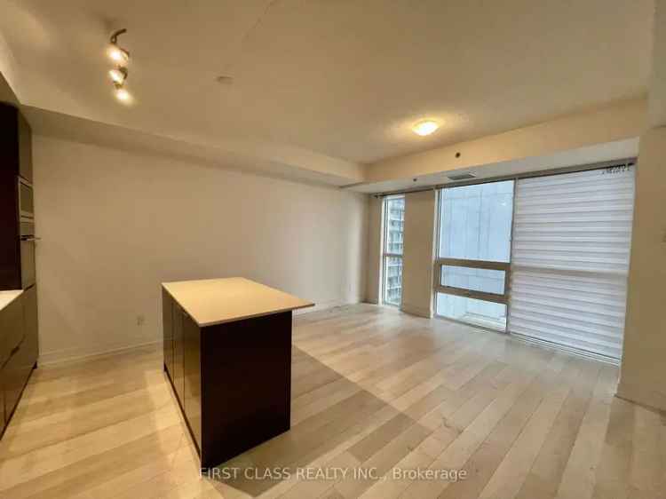 Luxury Picasso Condo Downtown Core Bachelor Unit