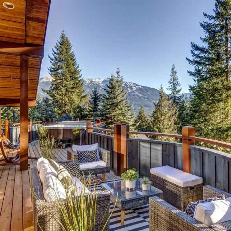 Luxury 5-Bedroom Mountain Home with Stunning Views
