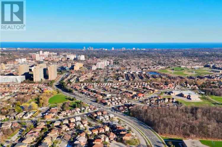 Downtown Mississauga 2 BR + Den Condo With Lake Views