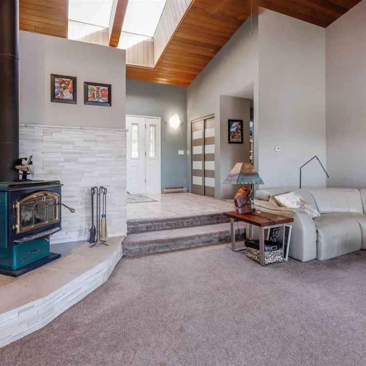 3-Bedroom, 3-Bathroom Home with Panoramic Views