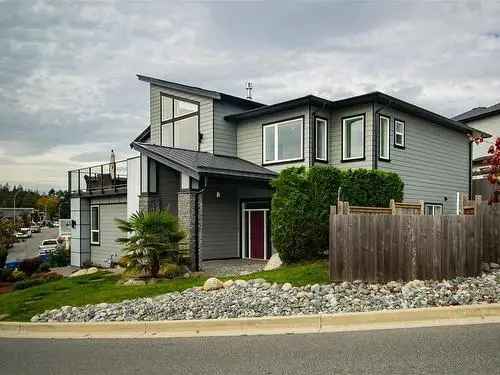 Modern 3 Bed 2 Bath Home in North Nanaimo with Rental Suite