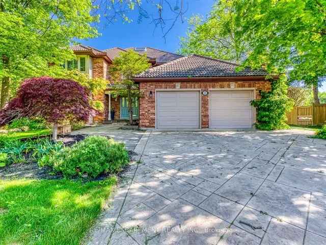 Luxury 4-Bed 5-Bath Home in Oakville