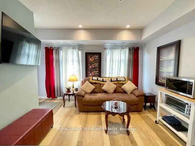 House For Sale in Ontario