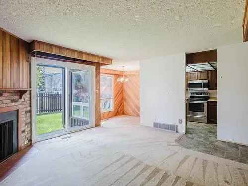 3 Bedroom Townhouse For Sale in Edmonton