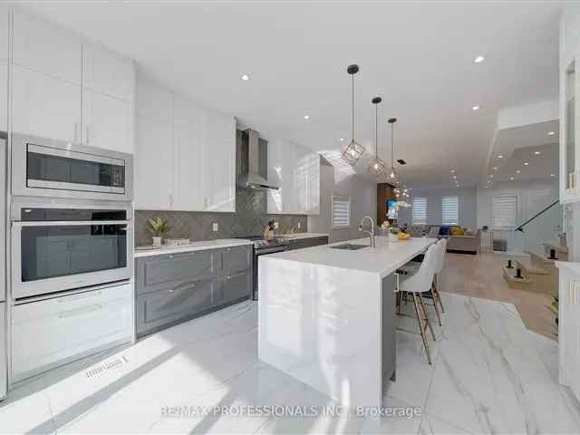 Spacious Family Home in Alderwood South Etobicoke