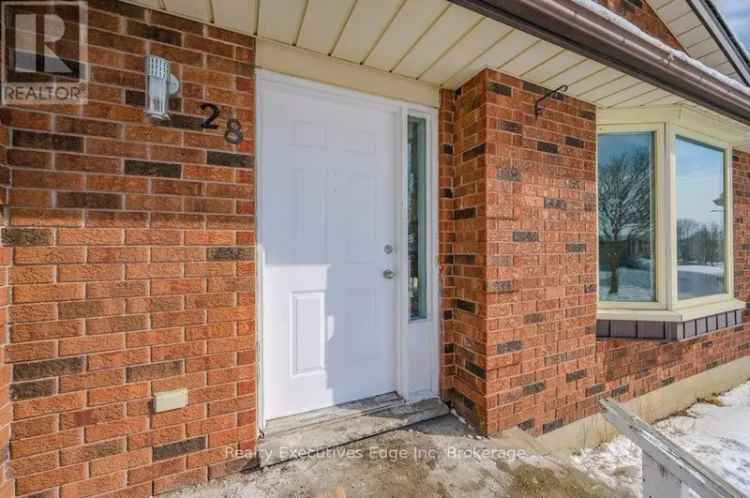 House For Sale in 28, Summerhill Crescent, Kitchener, Ontario