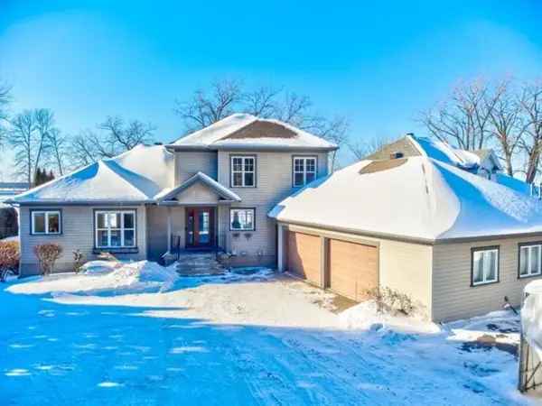 Multigenerational Cottage for Sale Montérégie Riverfront