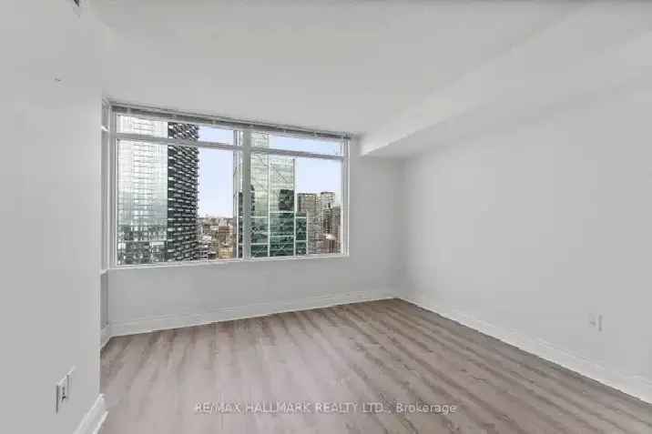 Lease One Bedroom Apartment in City Place with Stunning Views and Amenities