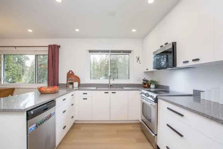 5 Bedroom Family Home Westlynn North Vancouver
