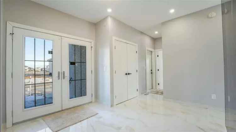 House For Sale in Winnipeg, Manitoba