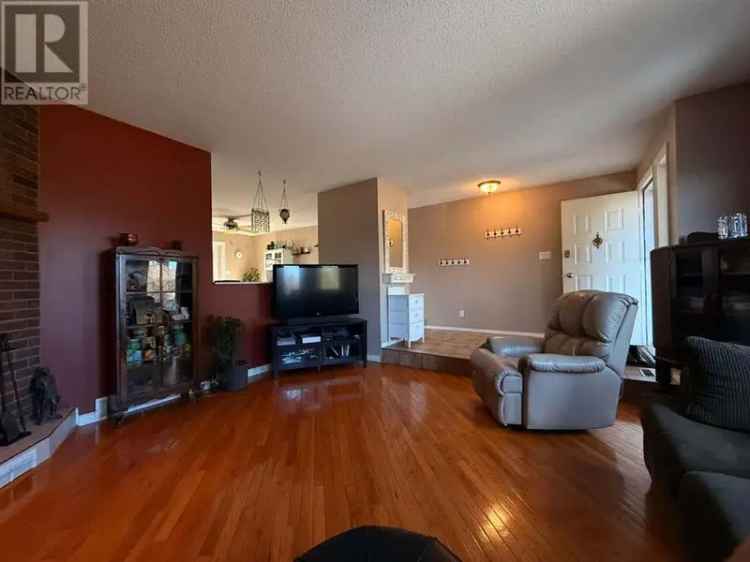 5 Bedroom 2.5 Bath Home in Steele Heights