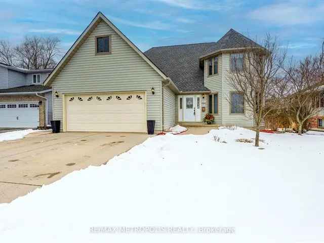 Stunning 2-Storey Home with Finished Basement and Landscaped Backyard