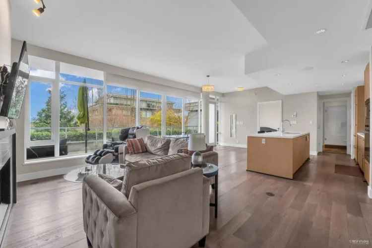 Condo For Sale in West Vancouver, British Columbia