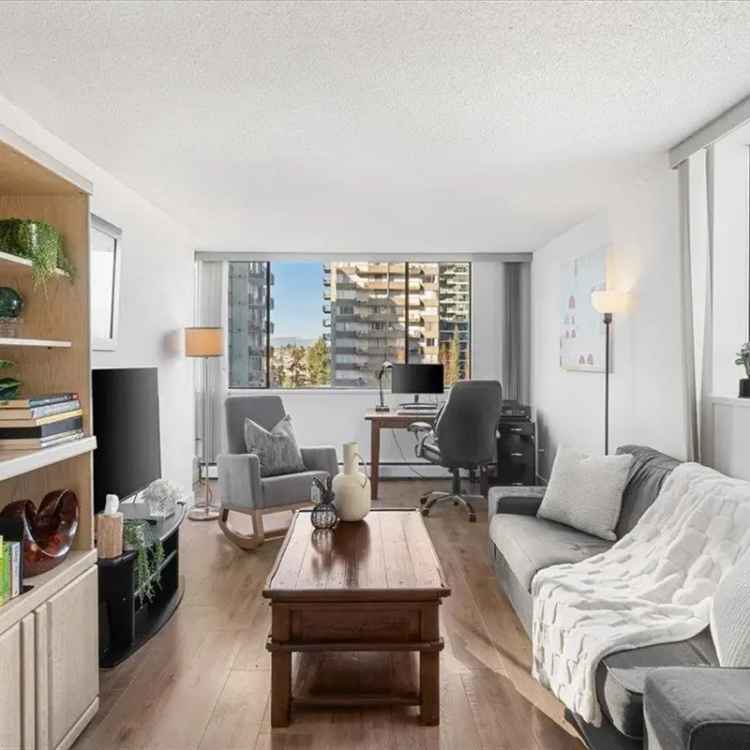 2 Bed 1.5 Bath Condo with Panoramic Views in New Westminster