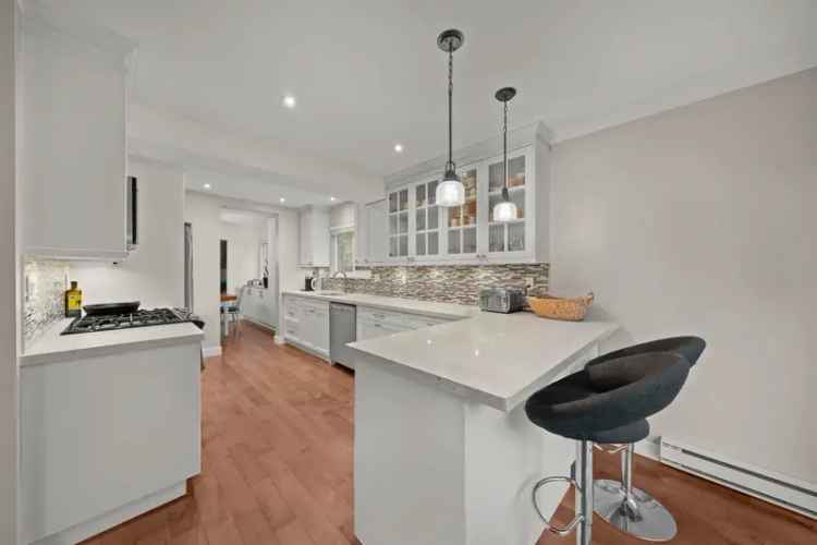 Ocean Park 12 Duplex 3 Beds Updated Kitchen No Strata Fees