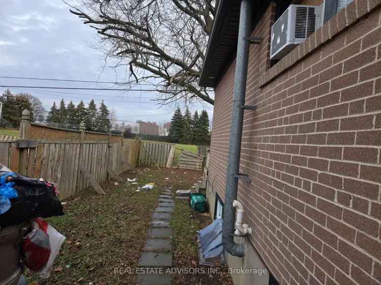 House For Sale in Whitby, Ontario