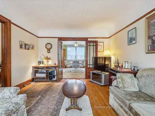 McLaughlin Neighborhood 4-Bedroom Home - Near Oshawa Centre