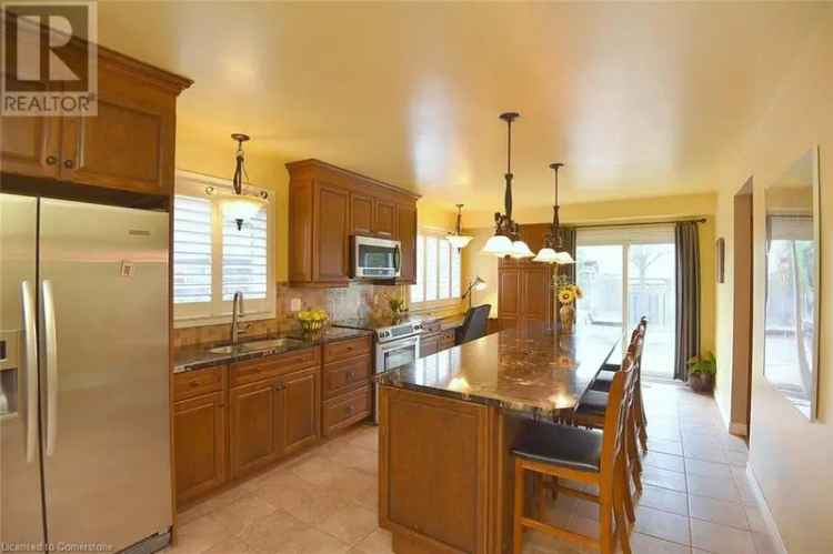 2 Story Home with Pool Hot Tub Updated Kitchen Family Friendly