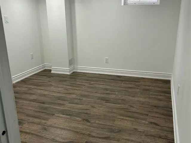 2 Bedroom Basement Apartment Brand New Appliances 1 Parking