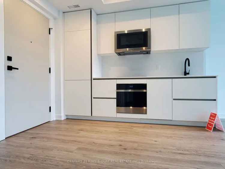 Luxurious 1-Bedroom Condo at Empire Maverick Toronto Downtown