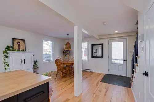 Cozy 2-Bedroom House with Pool in Gatineau